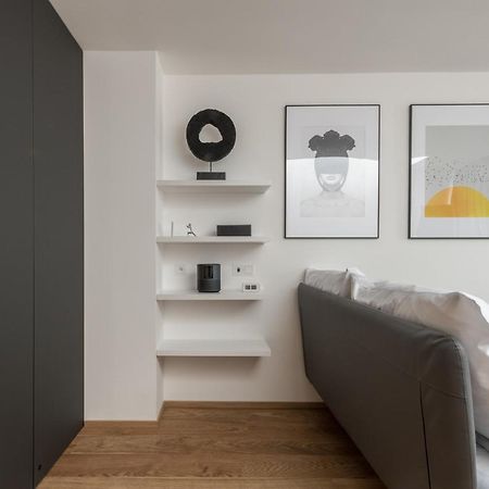 Fully Renovated Stylish Duplex In A Convenient Location Apartman Prága Kültér fotó